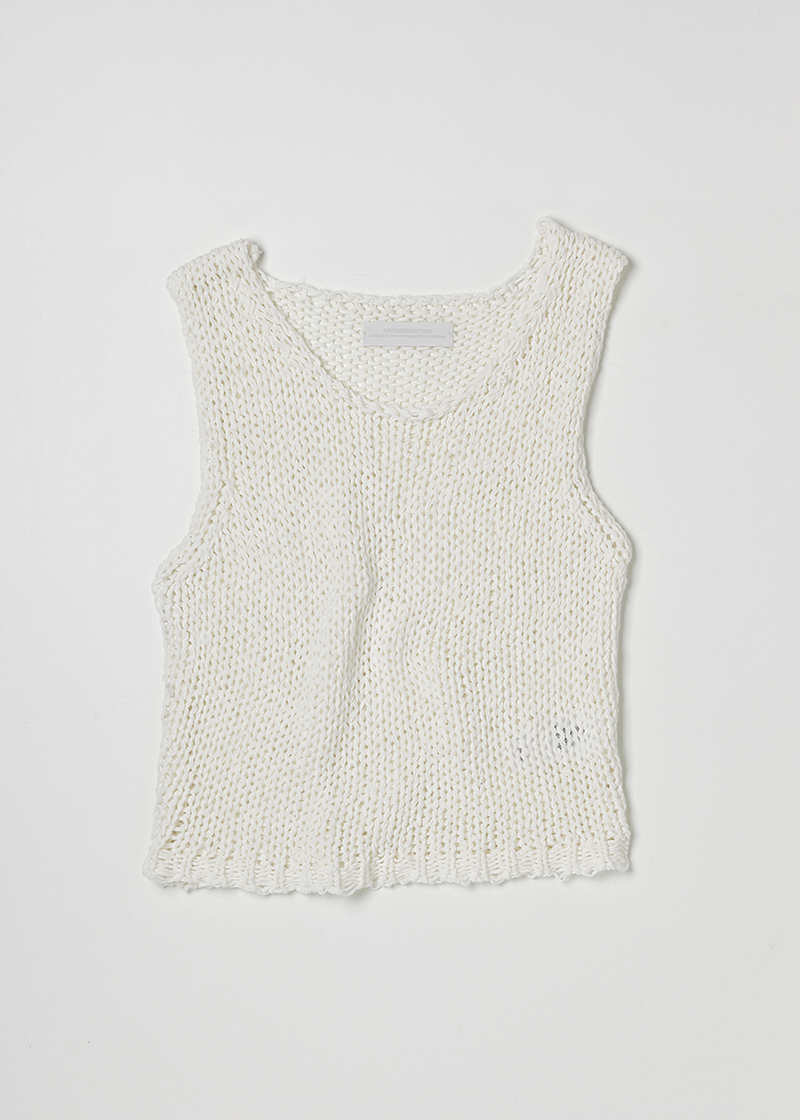 KNITTED VEST IN WHITE
