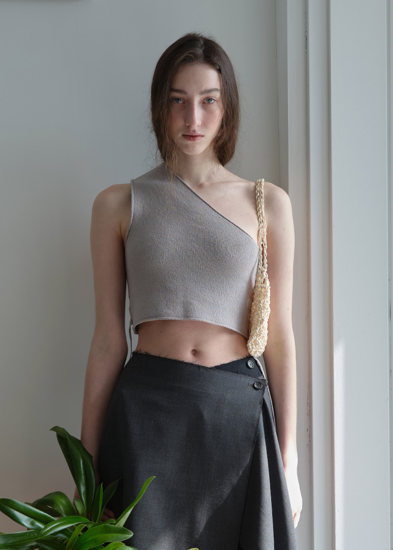 Reorder : Cut-out top (Gray beige)