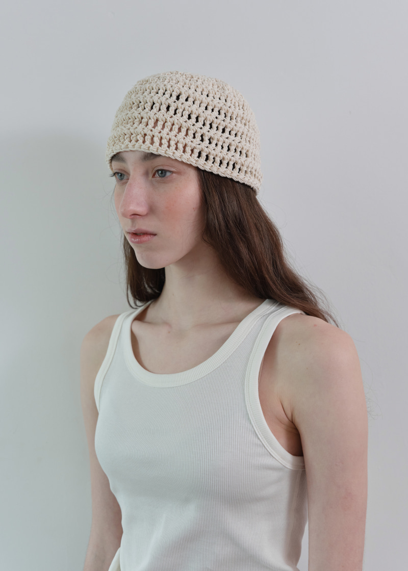REVERSIBLE BEANIE IN IVORY