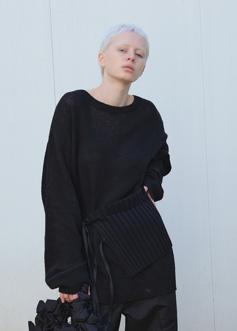 OVERSIZED BOUCLE SWEATER IN BLACK